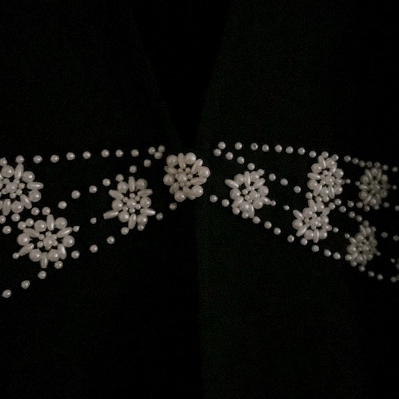 Cable & Gauge Gorgeous Dressy Cardigan has Pearly beads deco, front hook closure - Picture 4 of 9